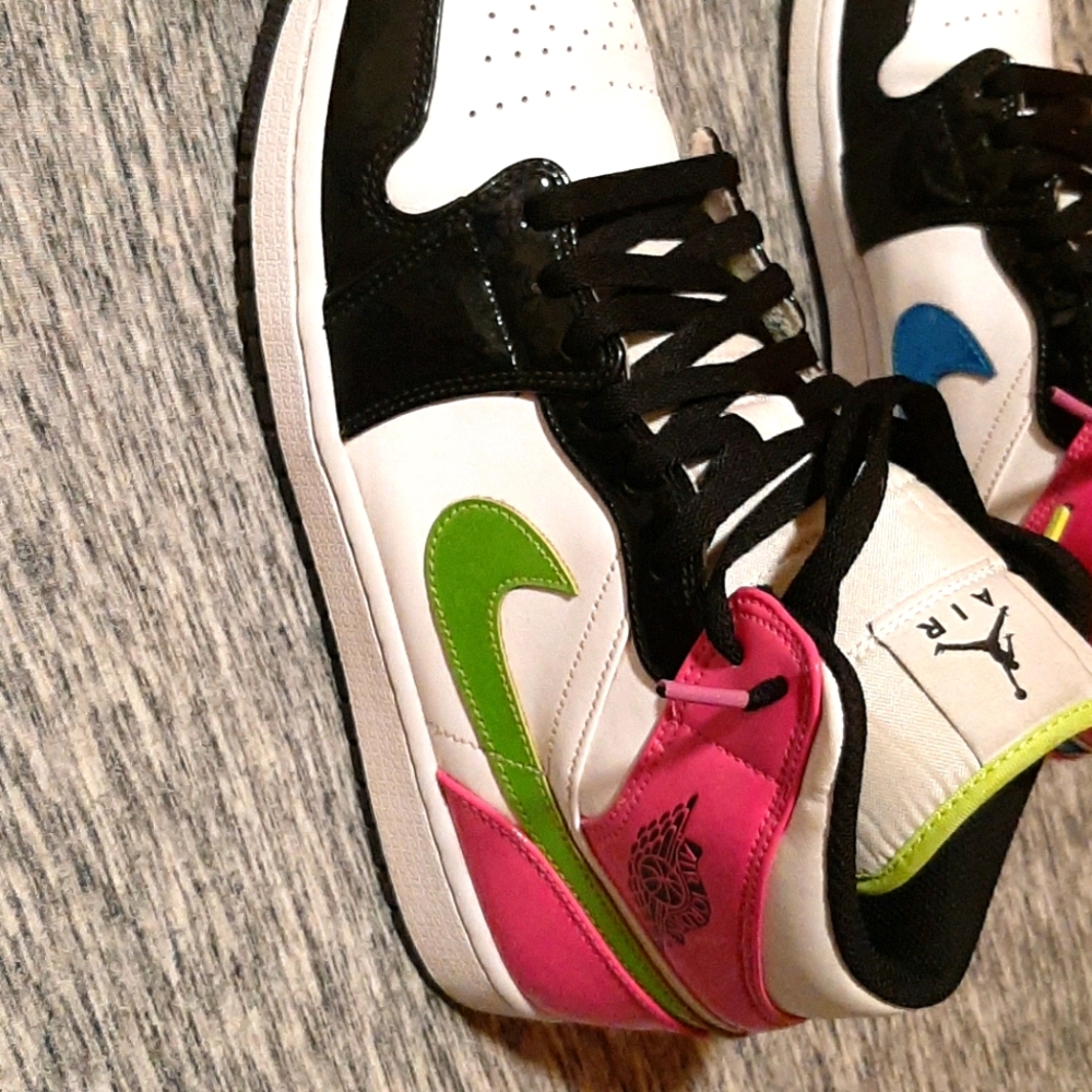 Jordan 1 mids